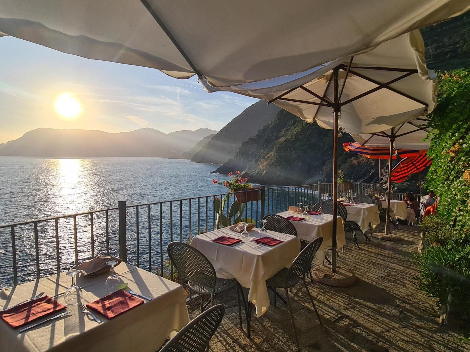 Marina Apartment, Unique, Authentic, Beachfront, 2 Aircondo Bdr , 2Bht, Easy To Train Or From Private Parking Vernazza Bagian luar foto