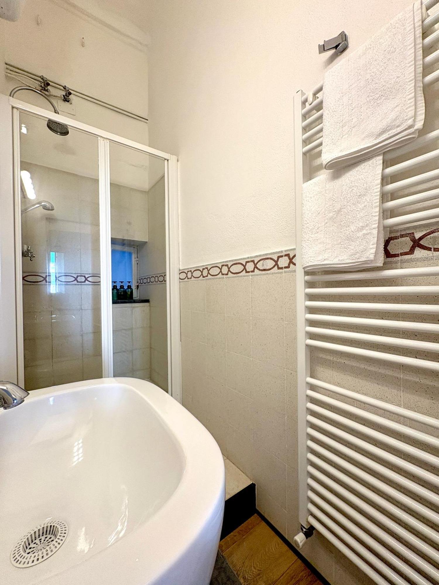 Marina Apartment, Unique, Authentic, Beachfront, 2 Aircondo Bdr , 2Bht, Easy To Train Or From Private Parking Vernazza Bagian luar foto